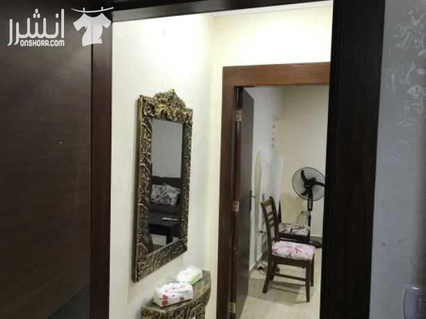 شقة استثمارية مفروشه بشارع الجامعه مساحه 85 متر ، طابق ثالث ، مقسمه حاليا الى اثنين استديو بدخل شهري 600 د.أ يحتوي كل استديو على غرفة نوم ، وصالون ، ومطبخ ، وحمام . عمر البناء لا يتجاوز 3 سنوات ،...