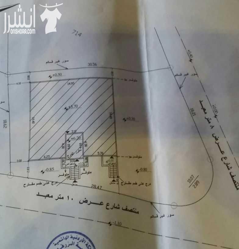 منزل مستقل مساحة الأرض ٧٥٥م مساحة البناء ٢٢٥م المنزل مكون من ٣غرف نوم غرفة ماستر غرفة ملابس ماستر غرفة ضيوف ٤/٤ غرفة معيشة ١٠/٥ مطبخ ٤/٦ حمامين برندات اباجورات كامل المنزل بورسلان اسباني
