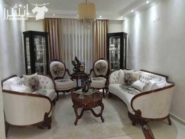 شقة طابق اول مساحه ١٤٨ م في مرج الحمام ٣ غرف نوم واحدة ماستر ٣ حمامات شاور بوكس صالون وسفرة غرفة معيشة نظام امريكي مطبخ راكب مع الكهربائيات الحديثة برندة مصعد كراج ديكورات حديثة عمر البناء ٣ سنوات ,ا...