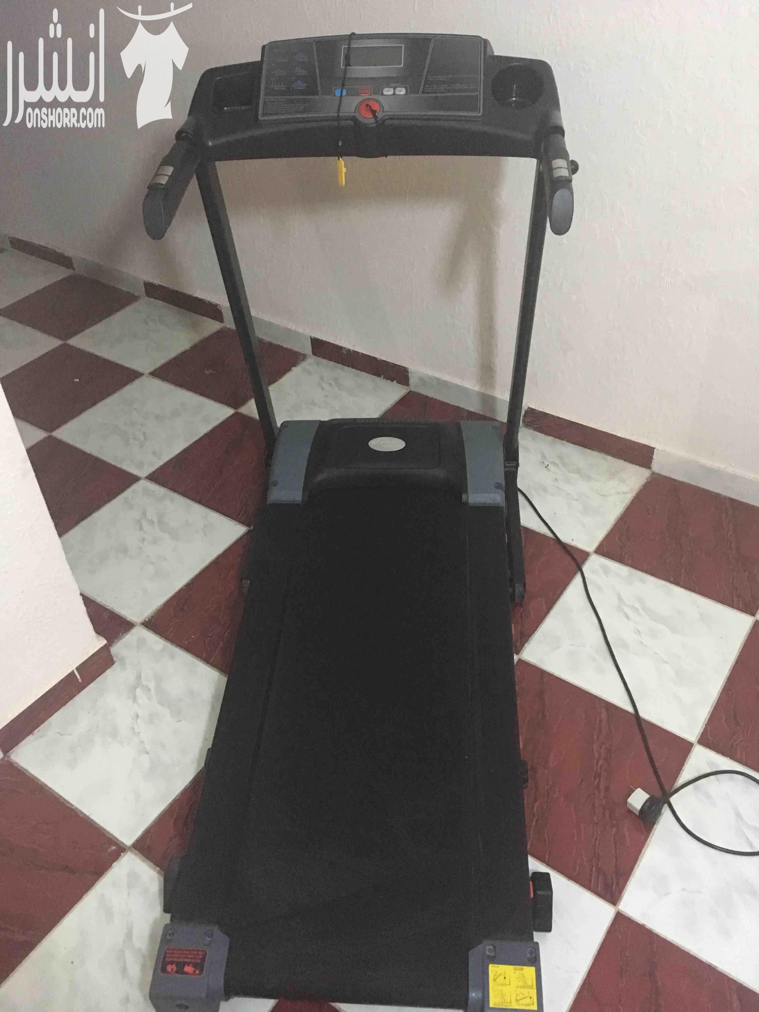 جهاز ركض رياضي ( تريد ميل ) جهاز جديد مستعمل 3 شهور مواصفات رائعة شغال يوجد فيه امّمان 1000 واط قابل للطي