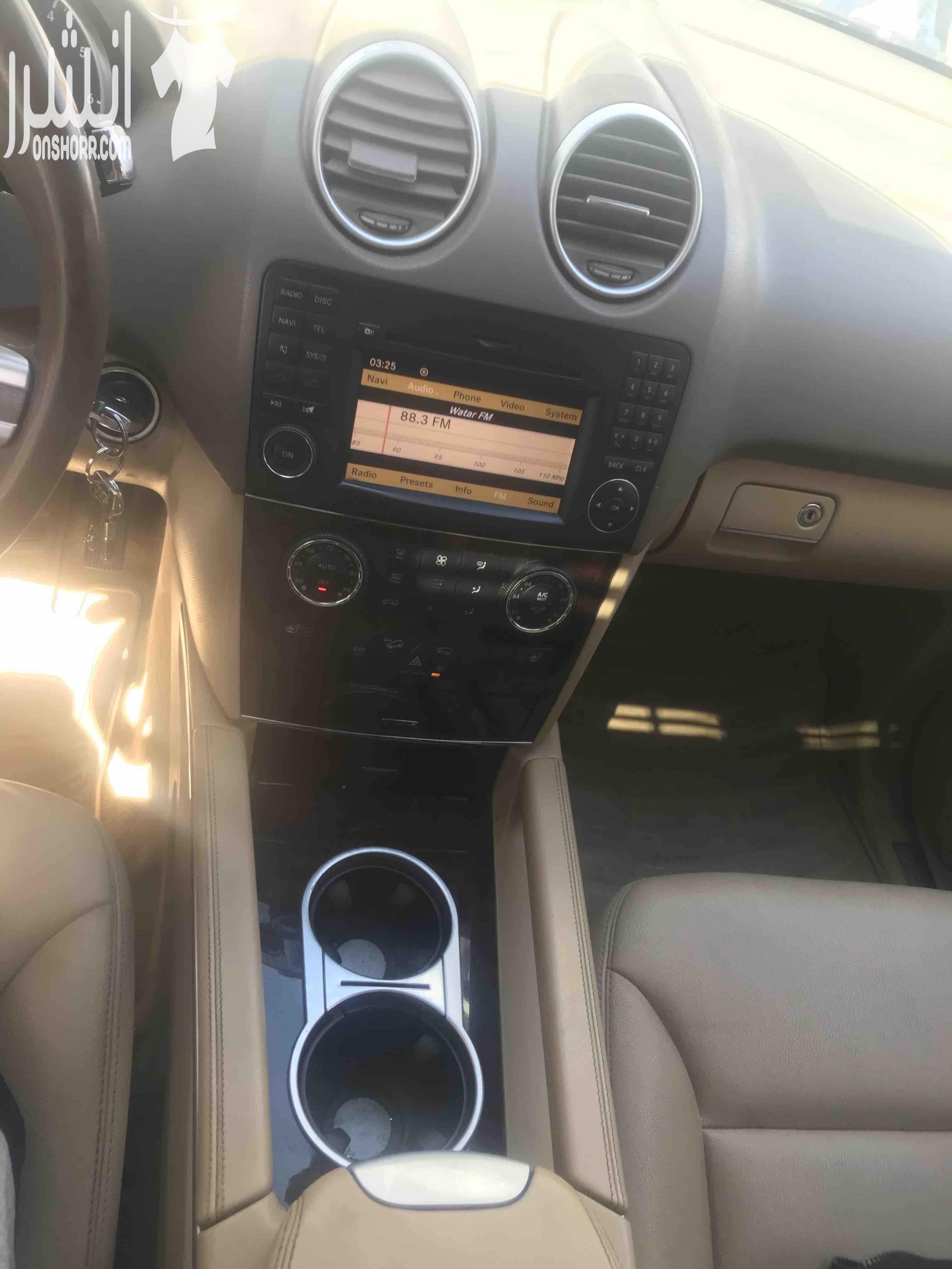 مرسيدس Ml 350 2011 4 MATIC/ فتحة/ كاميرا خلفية / فرش جلد / فحص كامل بحالة الوكالة / كراسي كهرباء/ تحكم طارة/ حساسات امامية حساسات خلفية / مري كهربا / راديو / مسجل MP3 / مشغل CD / مدخل AUX / مدخل USB/...
