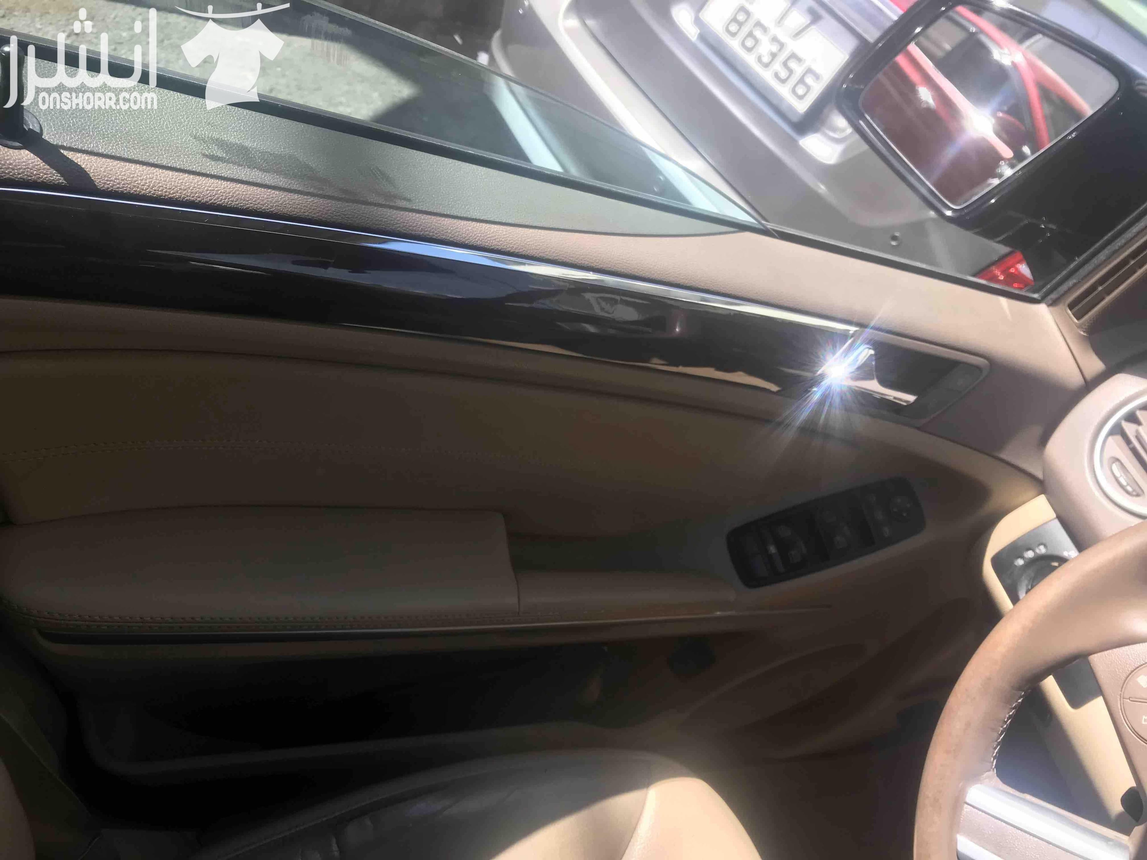 مرسيدس Ml 350 2011 4 MATIC/ فتحة/ كاميرا خلفية / فرش جلد / فحص كامل بحالة الوكالة / كراسي كهرباء/ تحكم طارة/ حساسات امامية حساسات خلفية / مري كهربا / راديو / مسجل MP3 / مشغل CD / مدخل AUX / مدخل USB/...