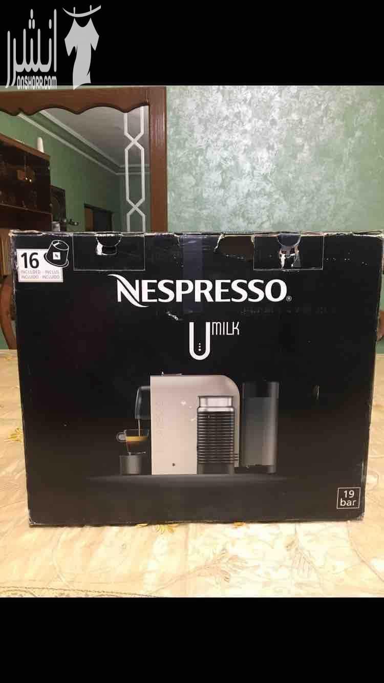 Nespresso UMilk صانعة قهوة نظيفة جداً تشتغل عن طريق الكبسولات مع جهاز صانع رغوة للحليب بارد او ساخن Bar19 قوة امكانية اختيار 3 مستويات لكمية القهوة