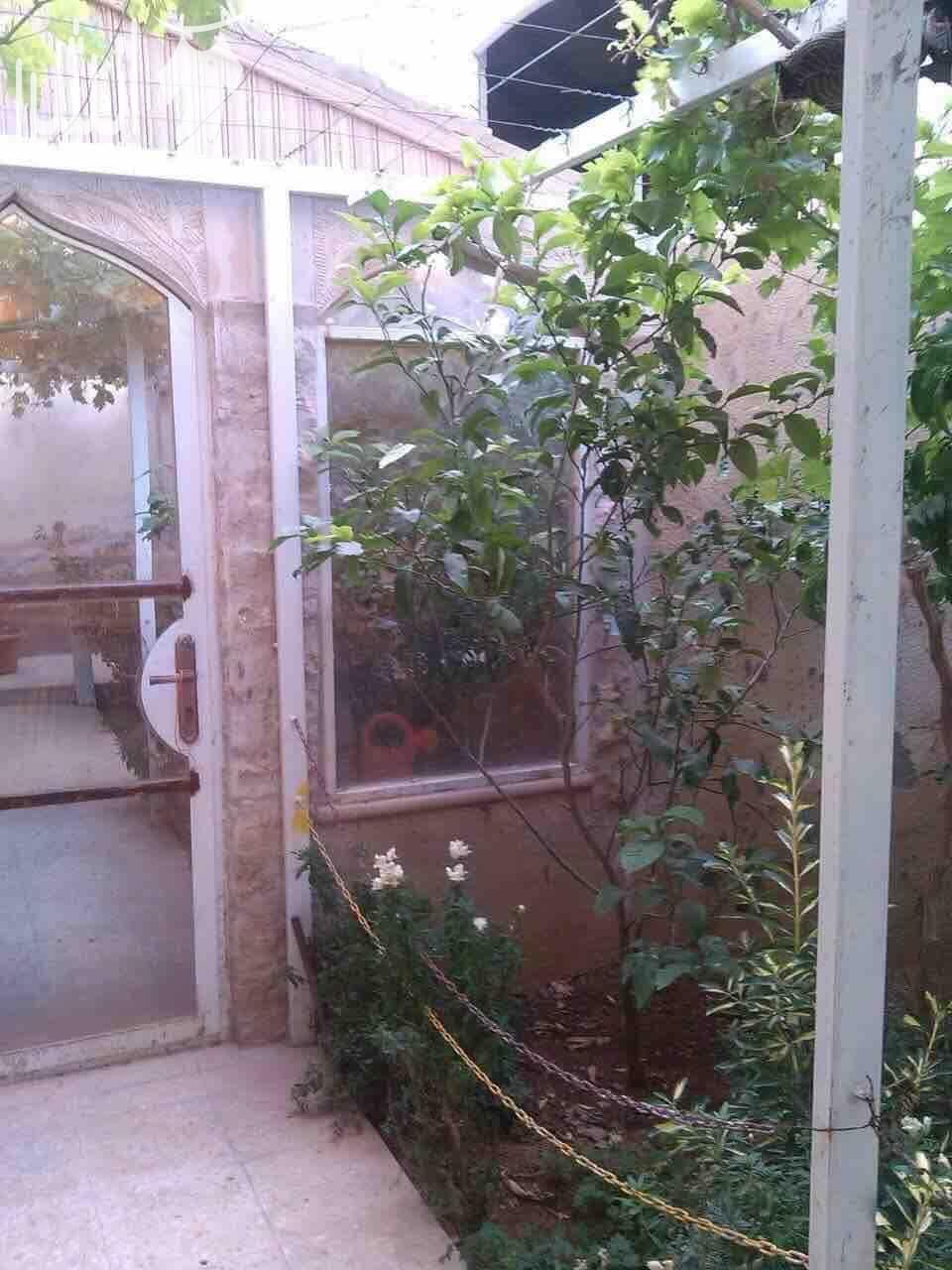 عماره للبيع /ياجوز /حي الرشيد /ضاحية الملك عبدالله الثاني عماره طابقين مكونه من ثلاث شقق الطابق الاول شقه مساحتها210م (مطبخ أمريكي و صاله/ غرفه ضيوف حمام/ ثلاث غرف نوم ماستر ) الطابق الثاني شقتين...