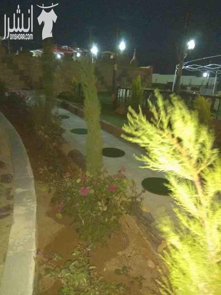 مزرعه للايجار اليومي في منطقه المفرق بلقرب من منشيه بني حسن المزرعه مجهزه بلكامل ويوجد فيها مني ماركت وجلسات اكواخ ومظافه مجهزه على النظام السوري القديم ويوجد مسجد ومطبخ خارجي وحمامات خارجيه