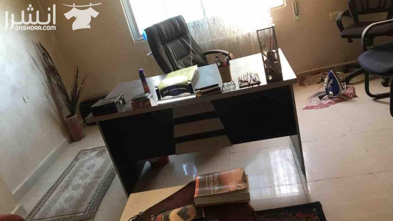 مكوى للبيع بسعر ١٥ دينار مكتب للبيع مع كرسين جلد كبير و كرسي عادي بحاله ممتازه بحاله الوكاله للبيع بسعر ٩٠ دينار سجاده لون احمر للبيع بسعر ١٥ دينار ضو الناموس بسعر ٥ دينار رفوف عدد ٩ للبيع بسعر ٥٠...