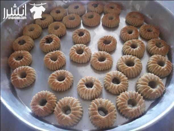 سلام عليكم انا بعمل كعك عيد تمر وفستق حلبي كيلو التمر ٦الفستق الحلبي ١٢ وكله سميد وتنقيش علي الايد والجوز علي الطلب وغريبه حسب الطلب