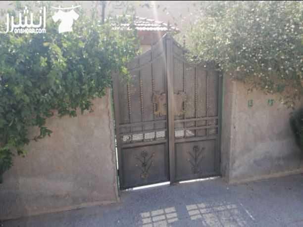 منزل مستقل للبيع على مساحة ارض 532 متر... في زيزيا بعد جسر المطار(خلف مديرية التربية والتعليم)... على شارعين 16 متر .. مساحة البناء 200 متر مربع.. عمر البناء 8 سنوات.... يتكون من 3 غرف نوم (واحدة ماست...
