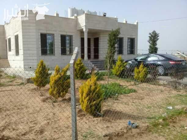 بيت للبيع في منطقة مفرق شبه فيلا على ثلاث دنم الارض بناء بيت اربع واجهات حجر مكون بناء البيت نظام فرنسي مسطح البيت(٢٥٠)متر ٠٧٩٥٠٠٦٨٣٥ أبو مراد