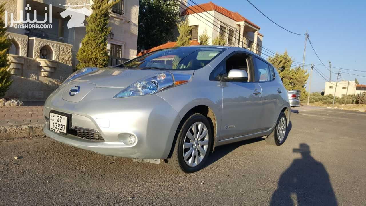 نيسان ليف موديل 2013 ولون سلفر ميتلك وبحال الوكالة وطالعة من الحره وكرت ابيض السياره بحال الوكالة وتب التب بالنظافة وإضافات كاملة وكندشن بتبريد ممتاز وكمرا خلفية مع شاشة داخلية وكراسي مدفأة وطاره مدف...