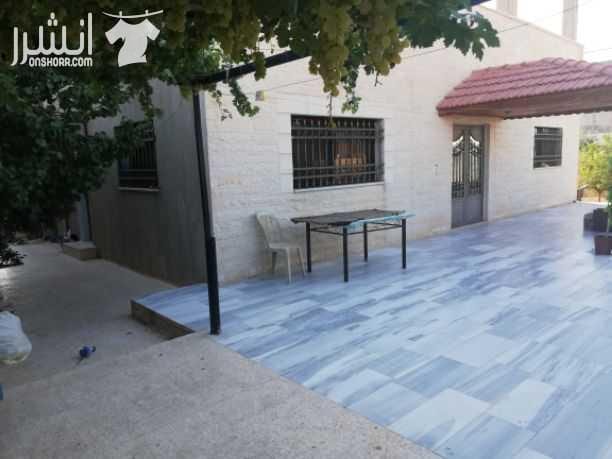 منزل مستقل للبيع على مساحة ارض 532 متر... في زيزيا بعد جسر المطار(خلف مديرية التربية والتعليم)... على شارعين 16 متر .. مساحة البناء 200 متر مربع.. عمر البناء 8 سنوات.... يتكون من 3 غرف نوم (واحدة ماست...