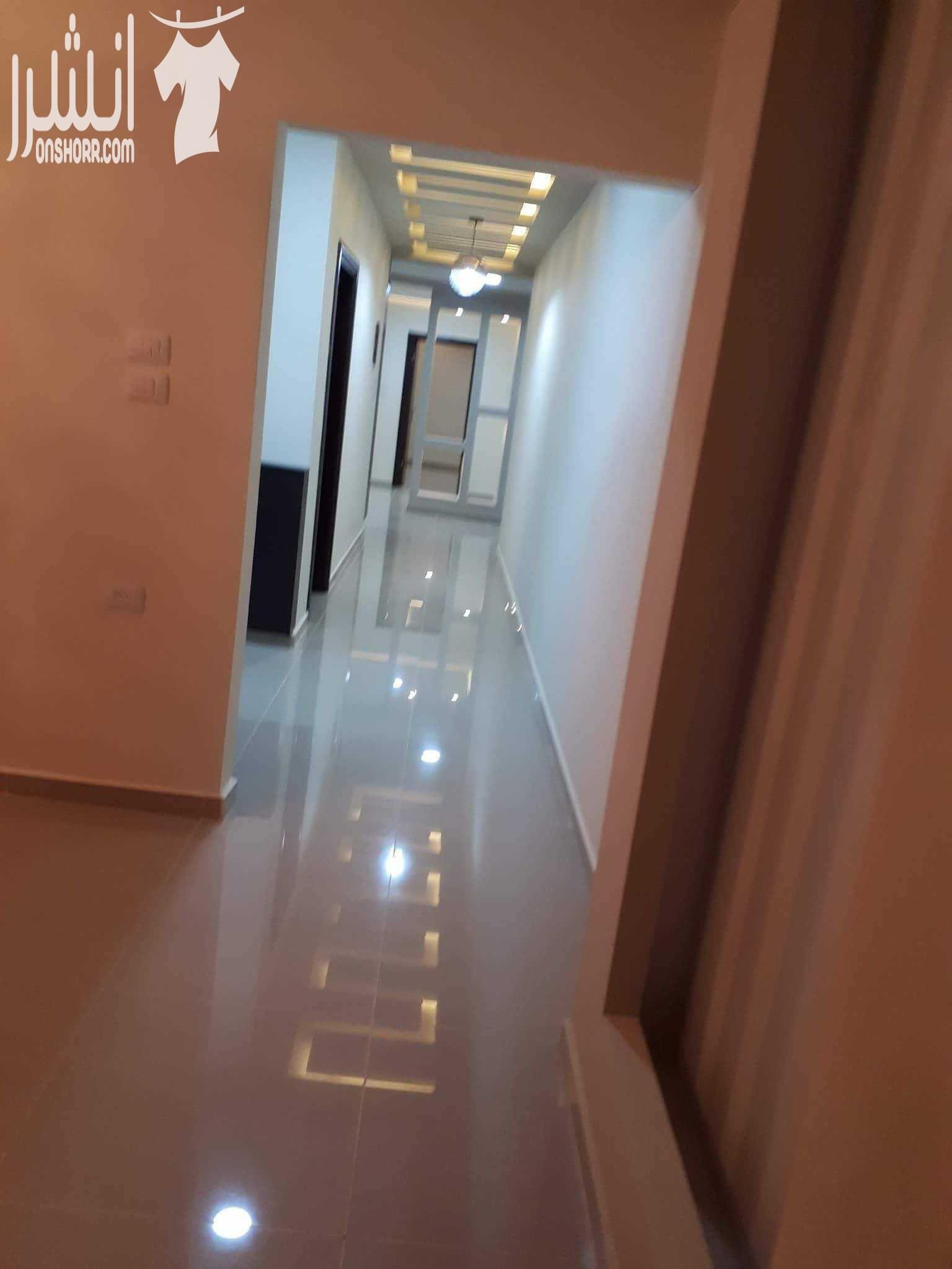 تنظيف شقق بعد البناء وتسليمها جاهزة للسكن . تنظيف وتلميع واجهات السيكوريت . تنظيف شقق مفروشة . تنظيف مكاتب . جلي بلاط . تنظيف وتعقيم فرشات سرير تنظيف وتعقيم الخزانات والابار و برك السباحة . للطلب وال...