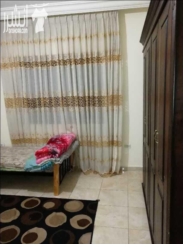 شقه استثماريه مفروش للبيع 2نوم مطبخ وصالون وبرنده وحمامين 94متر مربع ط3 عمر البناء 6سنوات من المالك مباشرة. الجبيهه شارع المنهل قرب الشرطه السياحيه قريبه من الجامعه الاردنيه. السعر 55.000 الف (قابل لل...