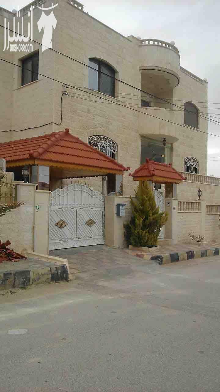 عماره للبيع /ياجوز /حي الرشيد /ضاحية الملك عبدالله الثاني عماره طابقين مكونه من ثلاث شقق الطابق الاول شقه مساحتها210م (مطبخ أمريكي و صاله/ غرفه ضيوف حمام/ ثلاث غرف نوم ماستر ) الطابق الثاني شقتين...