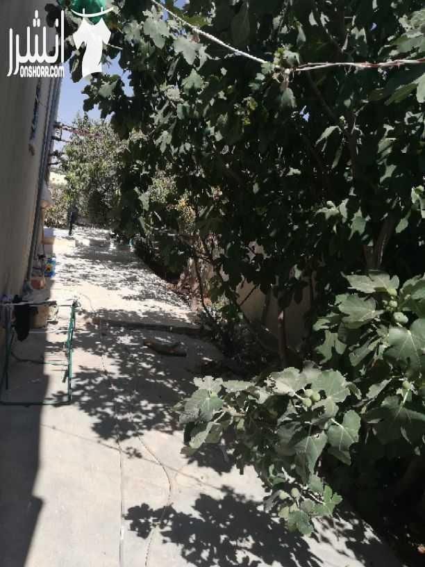 منزل مستقل للبيع على مساحة ارض 532 متر... في زيزيا بعد جسر المطار(خلف مديرية التربية والتعليم)... على شارعين 16 متر .. مساحة البناء 200 متر مربع.. عمر البناء 8 سنوات.... يتكون من 3 غرف نوم (واحدة ماست...