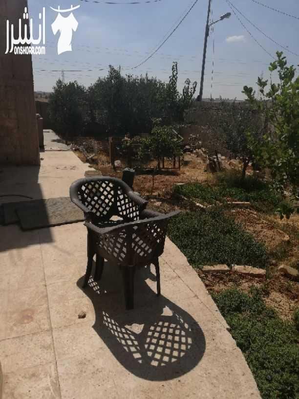 منزل مستقل للبيع على مساحة ارض 532 متر... في زيزيا بعد جسر المطار(خلف مديرية التربية والتعليم)... على شارعين 16 متر .. مساحة البناء 200 متر مربع.. عمر البناء 8 سنوات.... يتكون من 3 غرف نوم (واحدة ماست...