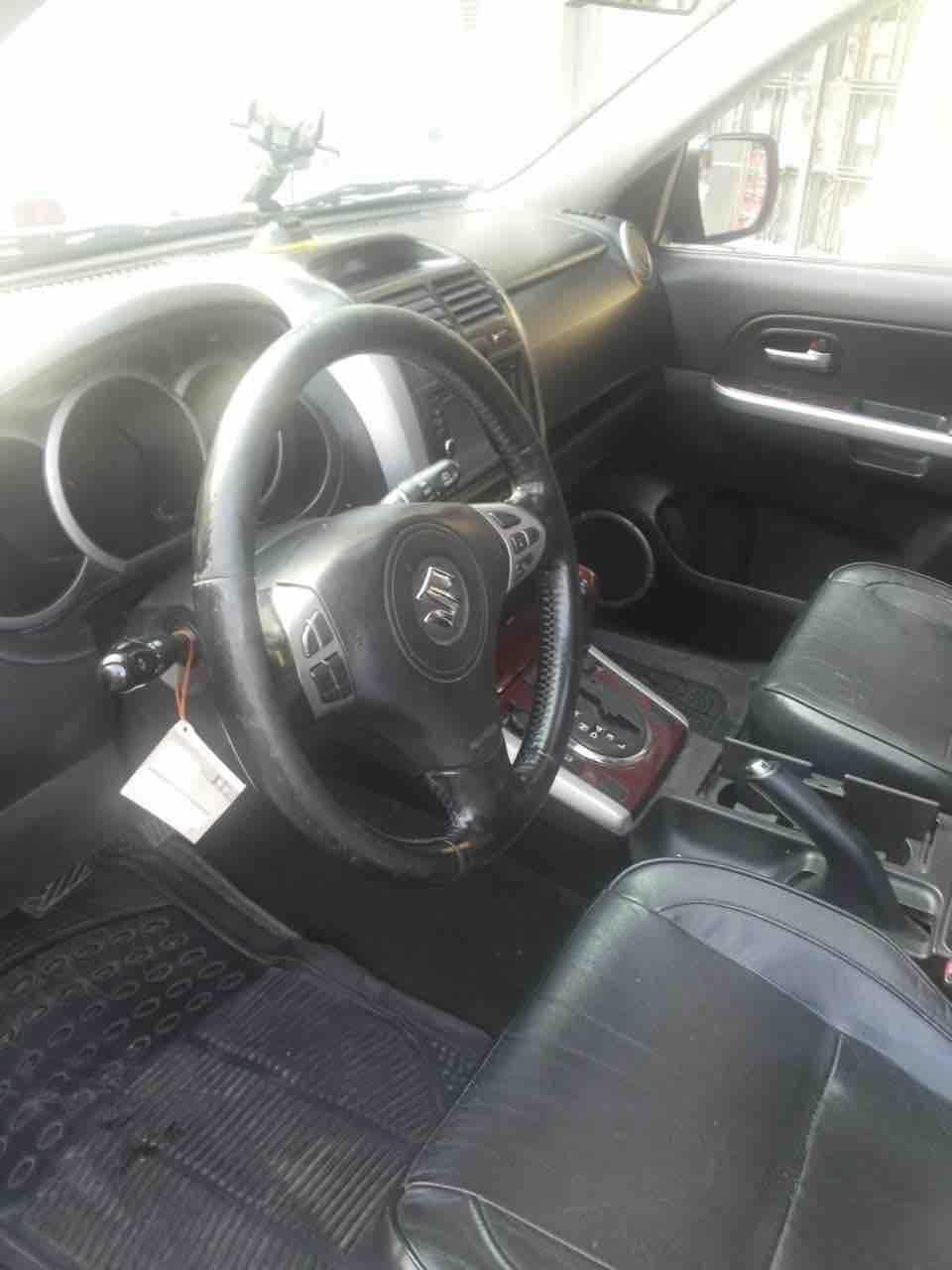 جيب سوزوكي 4x4 جراند فيتارا (2700cc) الشكل الجديد، اقتصادية دفع رباعي فورويل 6 ساليندر اوتوماتك ،فل اضافات، بصمة، تشغيل بدون مفتاح، فتحة اتوماتك، كراسي جلد مدفية، 5 مقاعد، تثبيت سرعة، تحكم طارة، بريك...