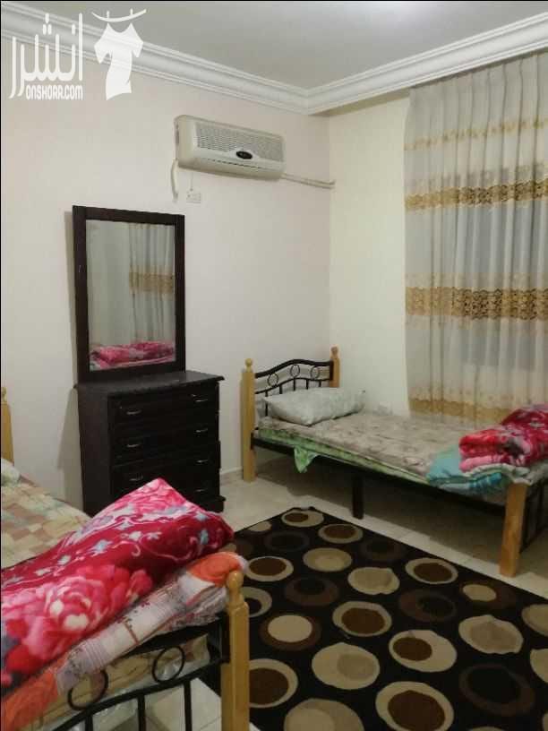شقه استثماريه مفروش للبيع 2نوم مطبخ وصالون وبرنده وحمامين 94متر مربع ط3 عمر البناء 6سنوات من المالك مباشرة. الجبيهه شارع المنهل قرب الشرطه السياحيه قريبه من الجامعه الاردنيه. السعر 55.000 الف (قابل لل...
