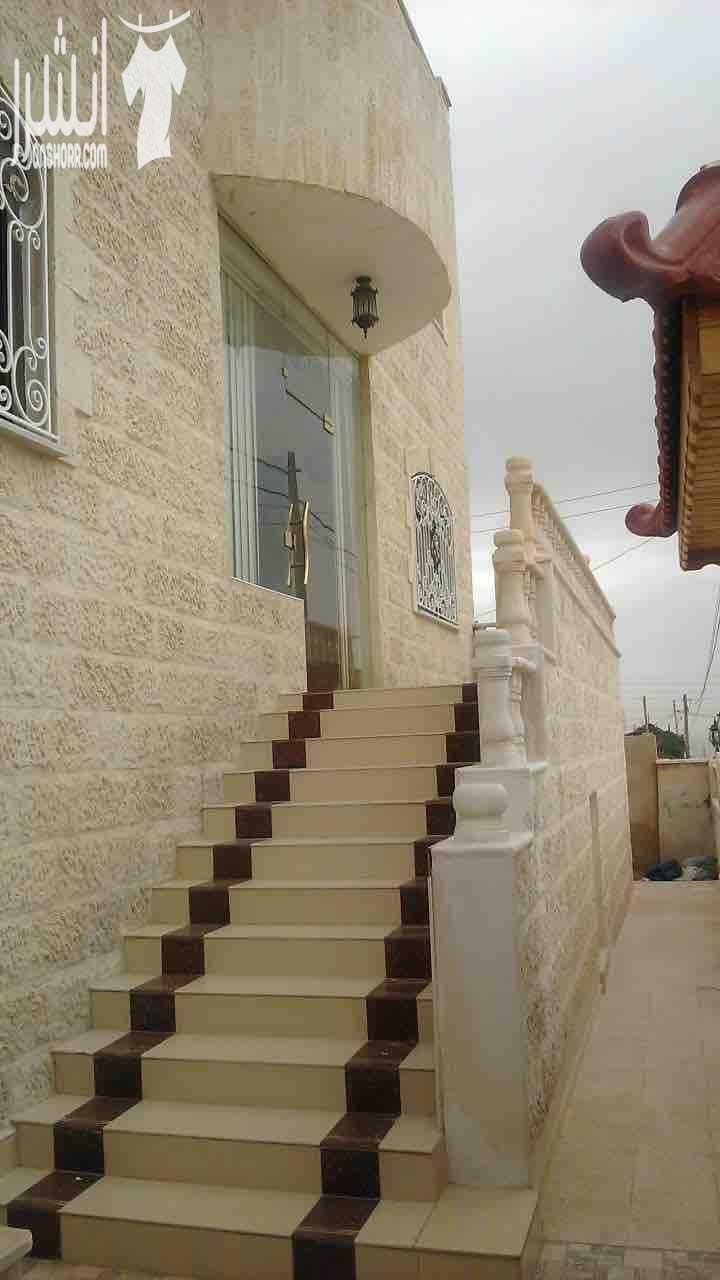 عماره للبيع /ياجوز /حي الرشيد /ضاحية الملك عبدالله الثاني عماره طابقين مكونه من ثلاث شقق الطابق الاول شقه مساحتها210م (مطبخ أمريكي و صاله/ غرفه ضيوف حمام/ ثلاث غرف نوم ماستر ) الطابق الثاني شقتين...