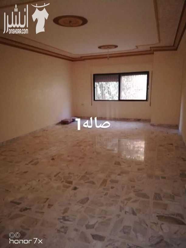 بيت في حي الخزنة طبربور مكون من ثلاث غرف نوم وصالتين كبار وحمامين ومطبخ واسع جدا وبلكونةللإيجار **الجادين يتواصلوا ع الخاص مساحه البيت 240 متر البيت مجدد بالكامل تشطيب ديلوكس تسويه تانيه ولكن مرتف...
