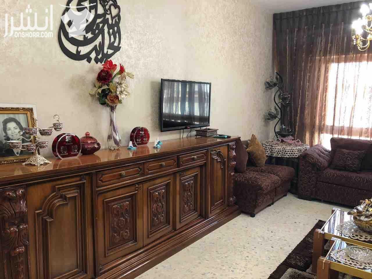 شقة مفروشة للإيجار الموقع ؛ الشميساني ٢ غرفة نوم ١ صالون ١ حمام مطبخ برندة خارجية للاستفسار الرجاء الاتصال 0795539830 0797341925