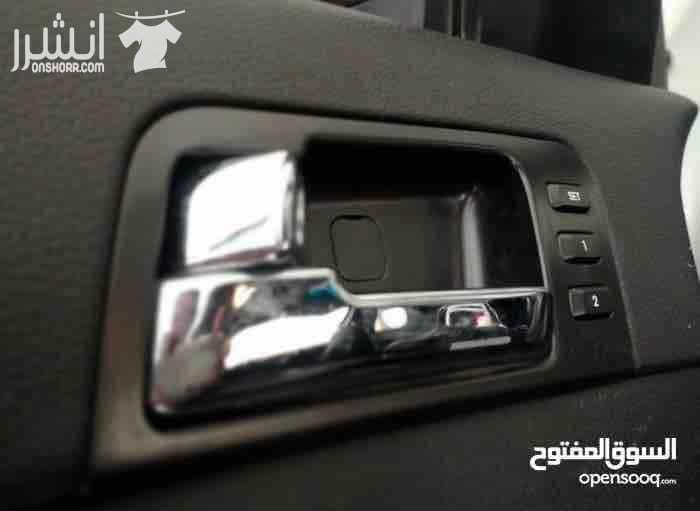 سياره كيا اوبتيما ٢٠١٣ للبيع غير مجمركه لون ابيض لؤلؤي فل الفل جلد اسود فتحه بانوراما فحص كامل ٤ جيد ضواو زينون اصلي برداي خلفيه اصليه مري ضب كراسي كهرباء قير شيفتر تحكم طاره حساسات خلفيه ج...