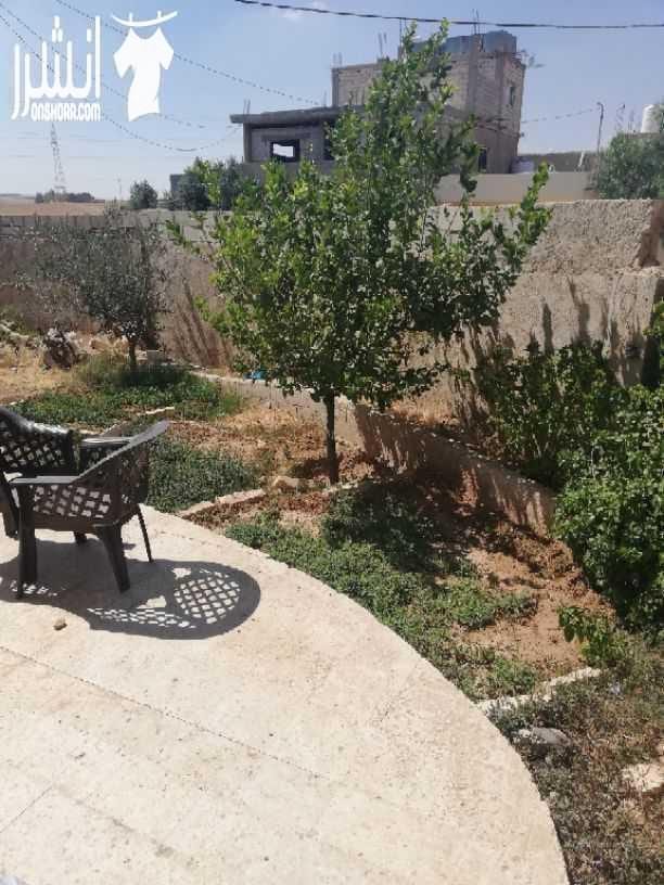 منزل مستقل للبيع على مساحة ارض 532 متر... في زيزيا بعد جسر المطار(خلف مديرية التربية والتعليم)... على شارعين 16 متر .. مساحة البناء 200 متر مربع.. عمر البناء 8 سنوات.... يتكون من 3 غرف نوم (واحدة ماست...