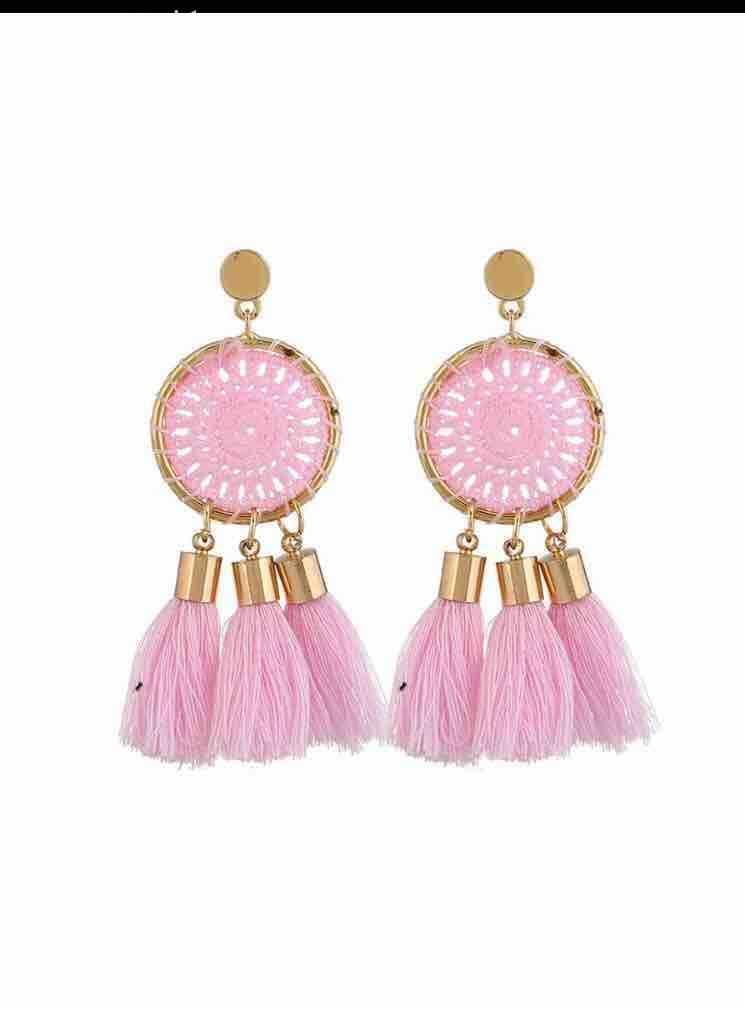 محل KazaMakeup اربد بعد دوار القبه ب 200 يتوفر لدينا كل ما يخص الأنثى عطور مكياجات اكسسوارات شنط ماسكات يتوفر لدينا توصيل داخل اربد وخارج اربد ب 2 ونص اجره توصيل التوصيل خلال 24 ساعه
