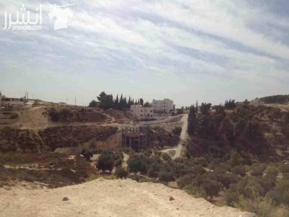 قطعة ارض في مرج الحمام البحاث حوض المشبك مساحتها 500م مطله على قصر الامير محمد منطقة سكنية هادئه ارض مستوية و مربعة سكن ج للاستفسار نبيل ساري:0795699646