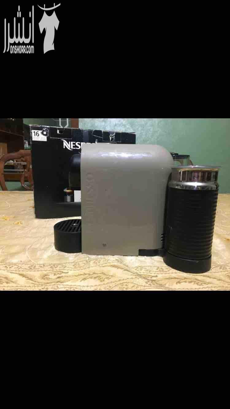 Nespresso UMilk صانعة قهوة نظيفة جداً تشتغل عن طريق الكبسولات مع جهاز صانع رغوة للحليب بارد او ساخن Bar19 قوة امكانية اختيار 3 مستويات لكمية القهوة