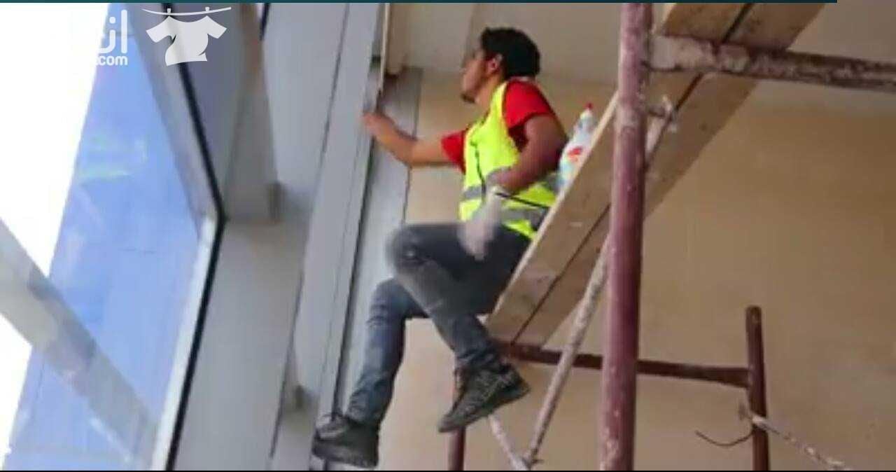 تنظيف المباني و المجمعات و تلميع كافة انواع البلاط تنظیف شامل من الداخل و الخارج للمباني تنظیف وتعقیم وتلمیع الحمامات والمطابخ تنظیف الواجھات الزجاجیة والحجریة والسكوريت و الالبكوند دراي كلين و غس...