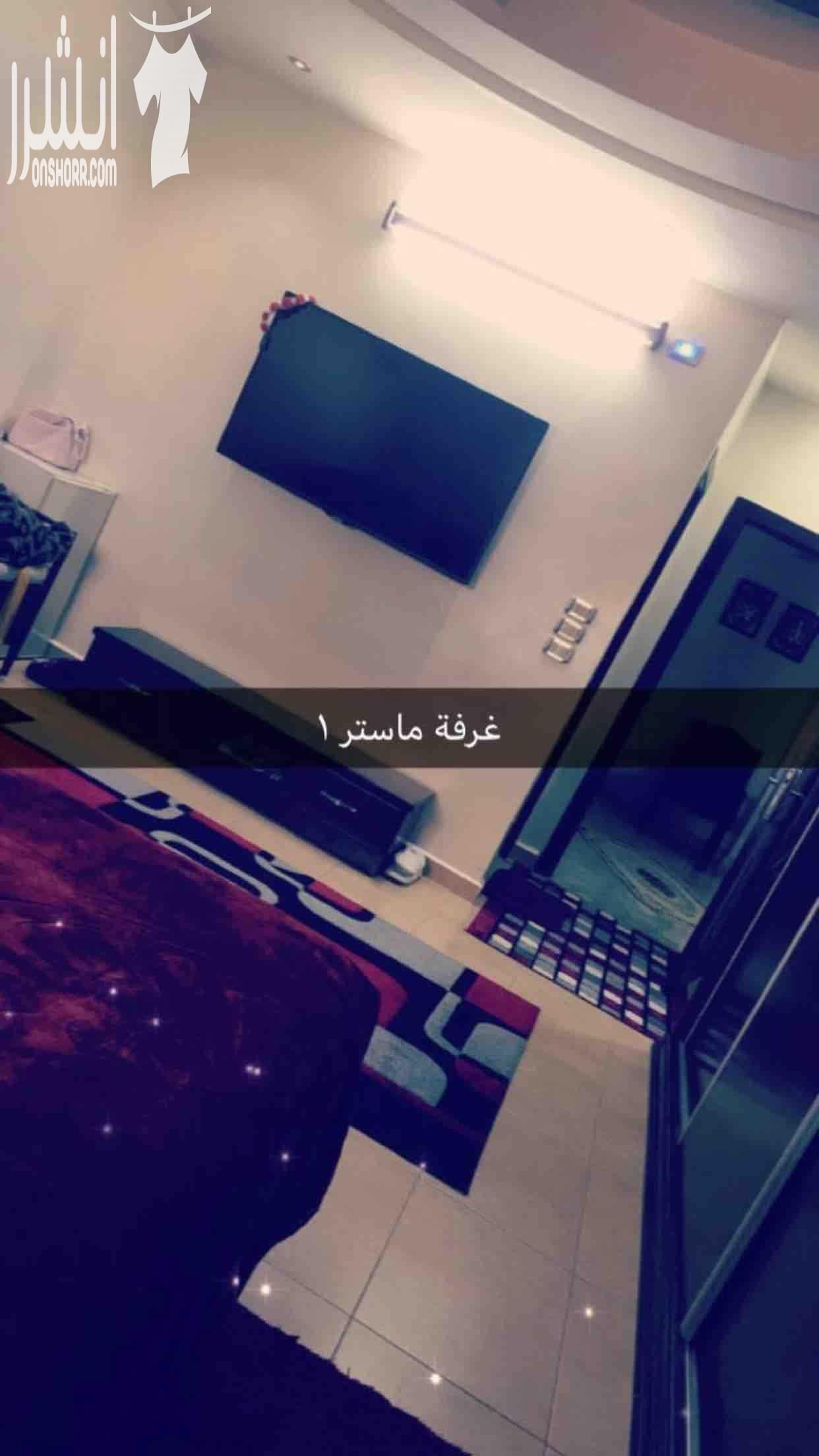 شقه مدخل مستقل للبيع مساحه 215 م اتجاه شرقي شمالي عمر البناء خمس سنوات تشطيبات سوبر مطبخ بلوط أمريكي ديكورات خشب و ورق جدران من المالك مباشره السعر 100000 قابل للتفاوض 0798484941