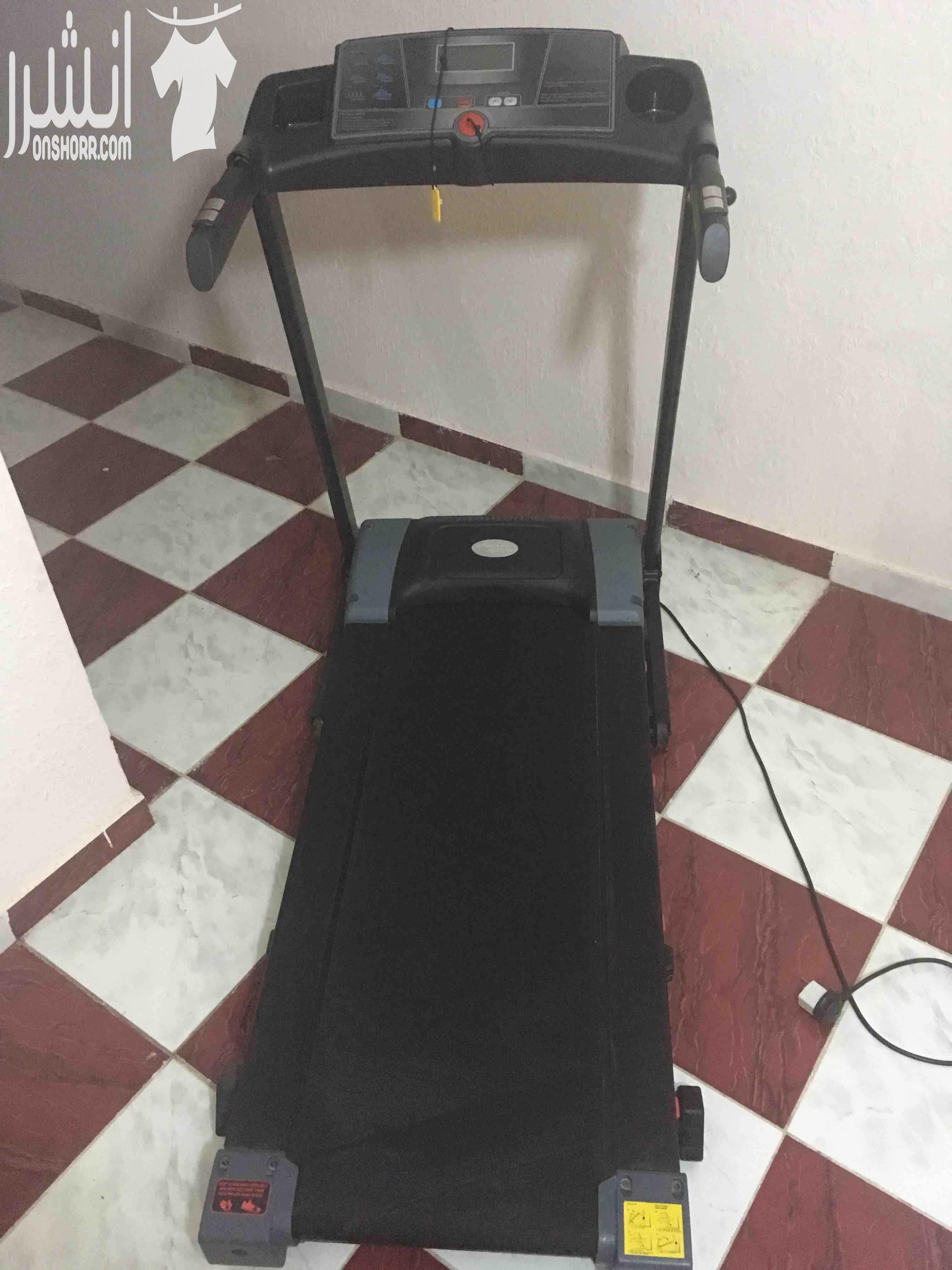 جهاز ركض رياضي ( تريد ميل ) جهاز جديد مستعمل 3 شهور مواصفات رائعة شغال يوجد فيه امّمان 1000 واط قابل للطي