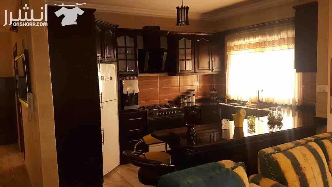 شقة للبيع في اجمل مناطق عمان ربوة عبدون بين عبدون و ضاحية الياسمين بناية جديدة و قريبة على الخدمات و منطقة هادئة و مطلة و قريبة على الخدمات .. عمر البناية سنة و نصف .. الشقة مكونة من 3 غرف نوم و غرفة...