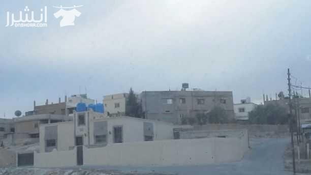 منزل مستقل مساحة الأرض ٧٥٥م مساحة البناء ٢٢٥م المنزل مكون من ٣غرف نوم غرفة ماستر غرفة ملابس ماستر غرفة ضيوف ٤/٤ غرفة معيشة ١٠/٥ مطبخ ٤/٦ حمامين برندات اباجورات كامل المنزل بورسلان اسباني