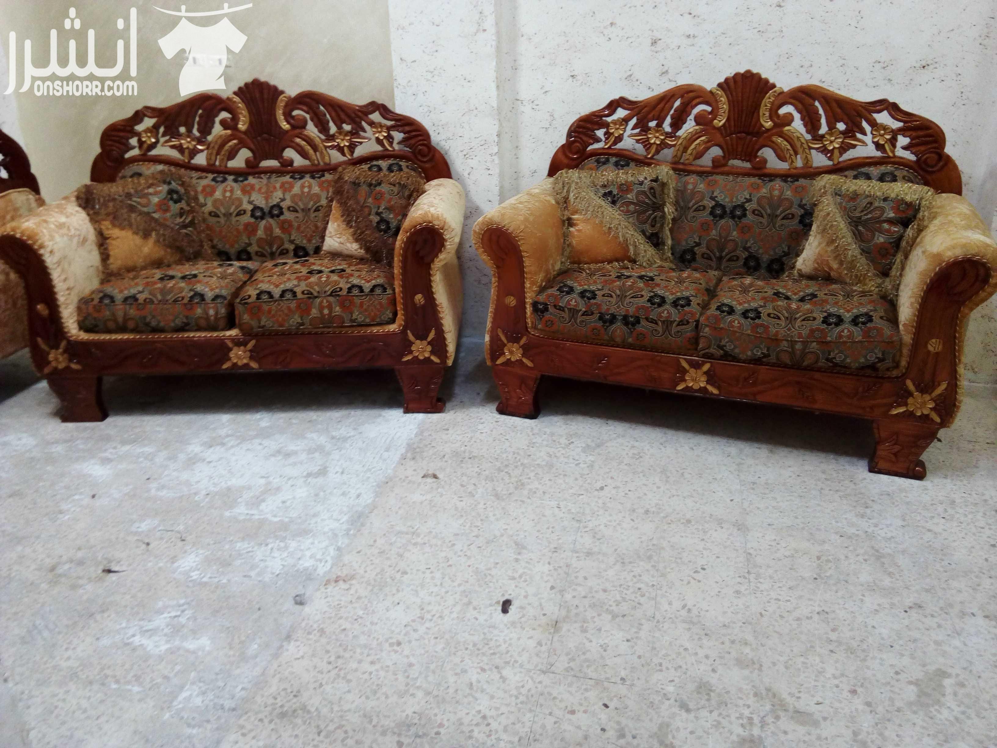 طقم كنب ضيوف 9 مقاعد خليجي وارد السعودية خشب قوي ومتين بحالة الوكالة مكون من 2 فرداوي و 2 مزدوج و1 ثلاثي بحالة الوكالة للبيع بسعر مغري جدا جدا جدا جدا للاستفسار 0797866798 أو 0789026490 والله يبارك لص...