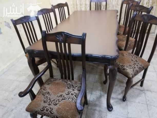 طاولة سفره ثمن كراسي خشب زان ولاتيه بحالة الوكالة ولا نكشه دهان جديد وتنجيد جديد يعني الطاولة وكاله والسعر لقطه لقطه لقطه 250دينار.. والله يبارك لصاحب النصيب للاستفسار..0790923578