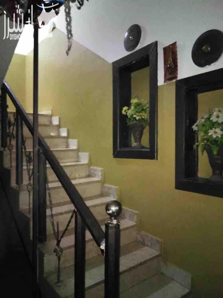 لقطه لقطه يـ✌ـا بلاش بيت مستقل مكون من ثلاث طوابق لطابق الاول ثلاث غرف وصالون ومطبخ راكب جديد ومعيشه وثلاث حمامات الطابق الثاني مكونين ثلاث غرف وصاله ومطبخ وحمام والطابق الثالث واقف على التشطيب ومزر...