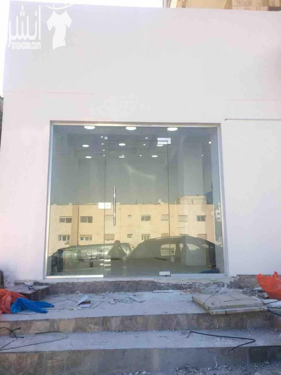 للايجار مخزن بالمدينه الرياضيه من دون خلو مساحته ٢٥ متر مجهز كامل ماء كهرباء ديكور منطقه حيويه جدا يصلح لأي نشاط