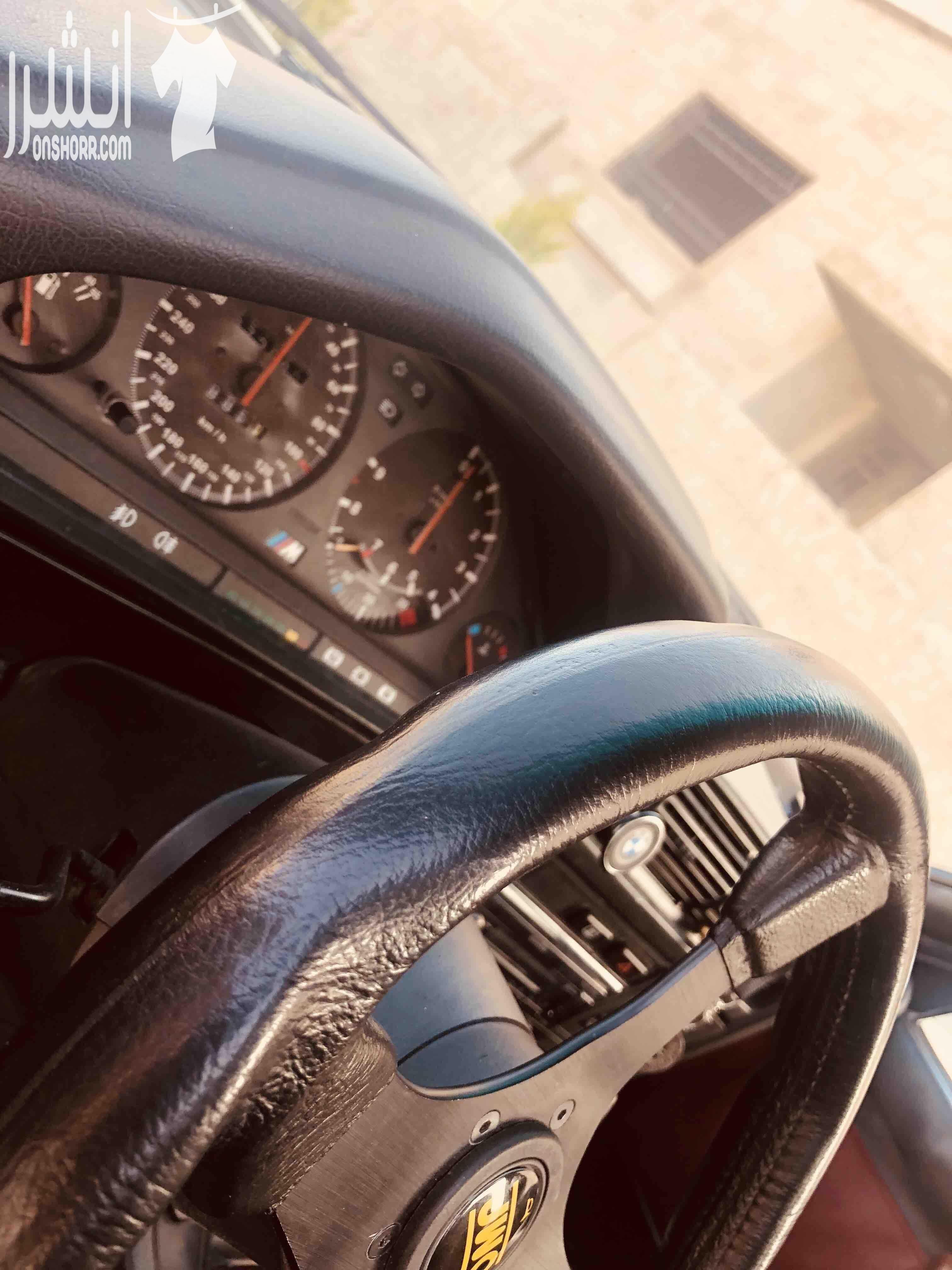 بسم الله ما شاء الله , BMW E30 1989 بوز نمر موديل 1989 . اصلية 320I ماتور 20 اسود فينوس (m50b20 vanos) فتحة كهربــاء 3 حركات شغالة 100% زجاج امامي خلفي كهربــاء غرفة جلد بحالة الوكالة بطاين وكا...