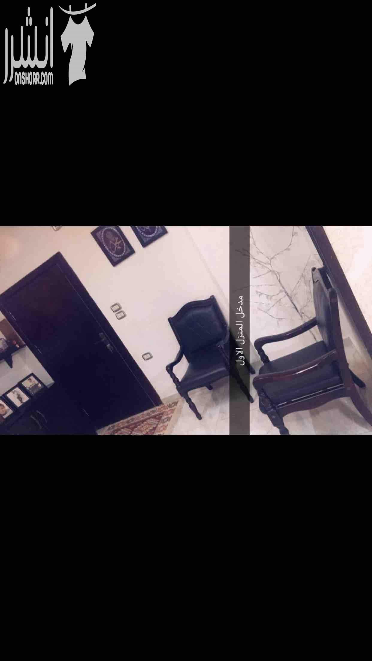 شقه مدخل مستقل للبيع مساحه 215 م اتجاه شرقي شمالي عمر البناء خمس سنوات تشطيبات سوبر مطبخ بلوط أمريكي ديكورات خشب و ورق جدران من المالك مباشره السعر 100000 قابل للتفاوض 0798484941