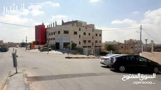 فرصة استثمارية ارض تنظيم صناعات تحويلية مساحتها 1027م تقع على شارعين شارع 20م وشارع 16 م بجانب مبنى الامانه الجديد مقام عليها مبنى مساحته 1433 م مرخص حسب إذن الأشغال مكون من تسوية مؤجرة لمصنع تجفيف...