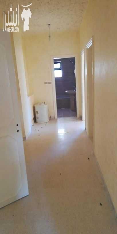 بيت في حي الخزنة طبربور مكون من ثلاث غرف نوم وصالتين كبار وحمامين ومطبخ واسع جدا وبلكونةللإيجار **الجادين يتواصلوا ع الخاص مساحه البيت 240 متر البيت مجدد بالكامل تشطيب ديلوكس تسويه تانيه ولكن مرتف...