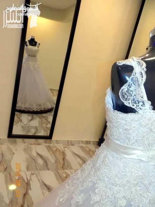 صالون نسائي مكون من عدة أقسام قسم مغربي والعنايه بالجسم(شامل غرفة بخار ) و مركز عناية بالبشره *مرخص من وزارة الصحه* ومجهز بأحدث الأجهزه،ركن للمانيكير والباديكير (spa chair) (اجهزه كهربائيه) وقسم للعنا...