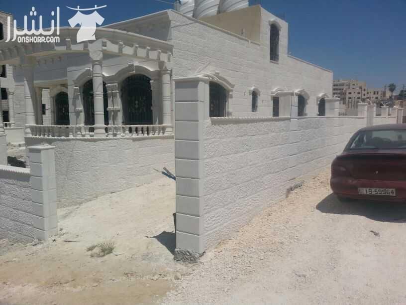 فيلا قيد التشطيب في الاردن / الزرقاء الجديدة - البتراوي في منطقة هادئة، على ثلاث شوارع، أربع واجهات حجر نخب أول، مساحة الأرض (500) متر مربع، ويتألف البيت من طابقين: 1- الطابق الأرضي مساحته (121) متر...