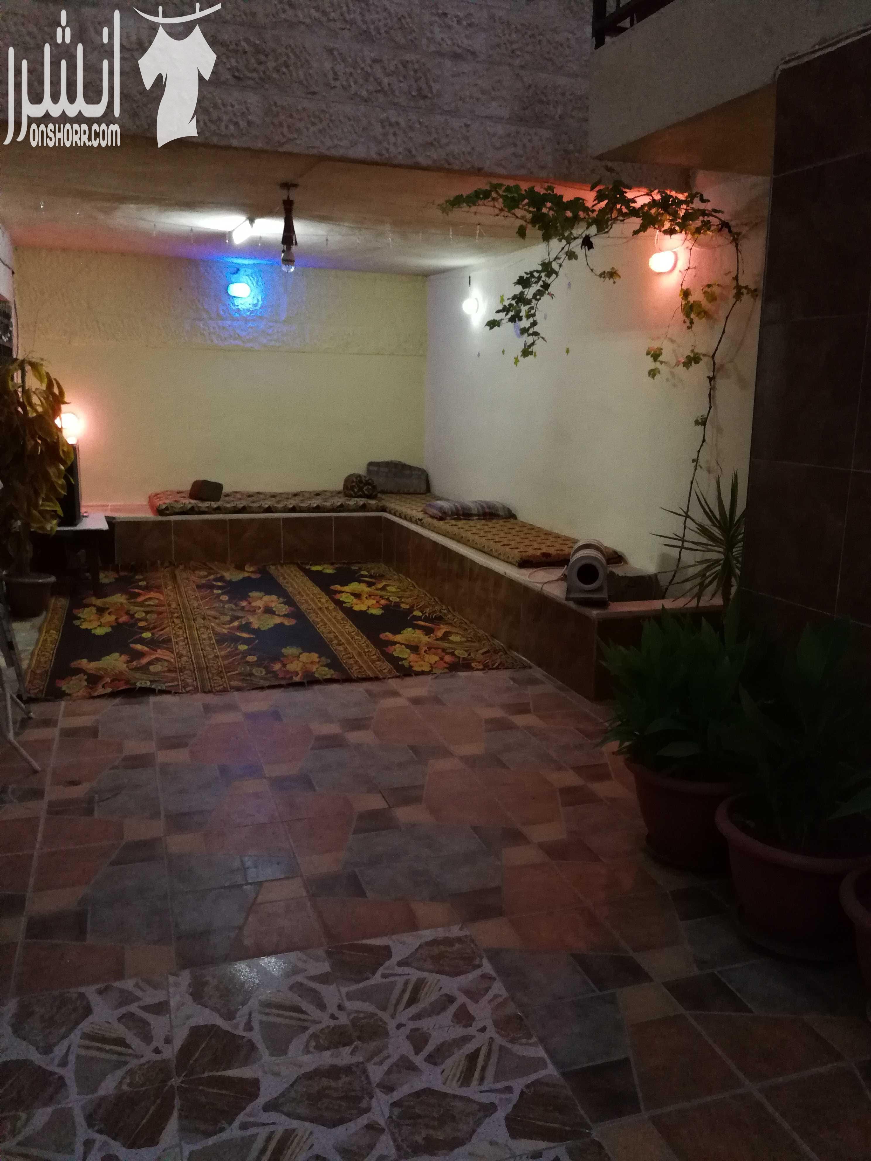 شقة بالزرقاء الجديدة جبل المغير اول فني مساحتها ١٥٠ متر مع حديقة مساحتها ٩٠ متر ٤غرف مع صالة و٣ حمامات ومطبخ راكب