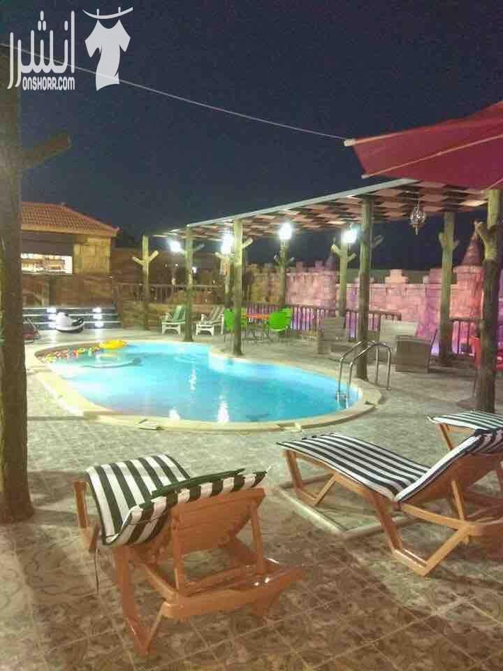مزرعه للايجار اليومي في منطقه المفرق بلقرب من منشيه بني حسن المزرعه مجهزه بلكامل ويوجد فيها مني ماركت وجلسات اكواخ ومظافه مجهزه على النظام السوري القديم ويوجد مسجد ومطبخ خارجي وحمامات خارجيه