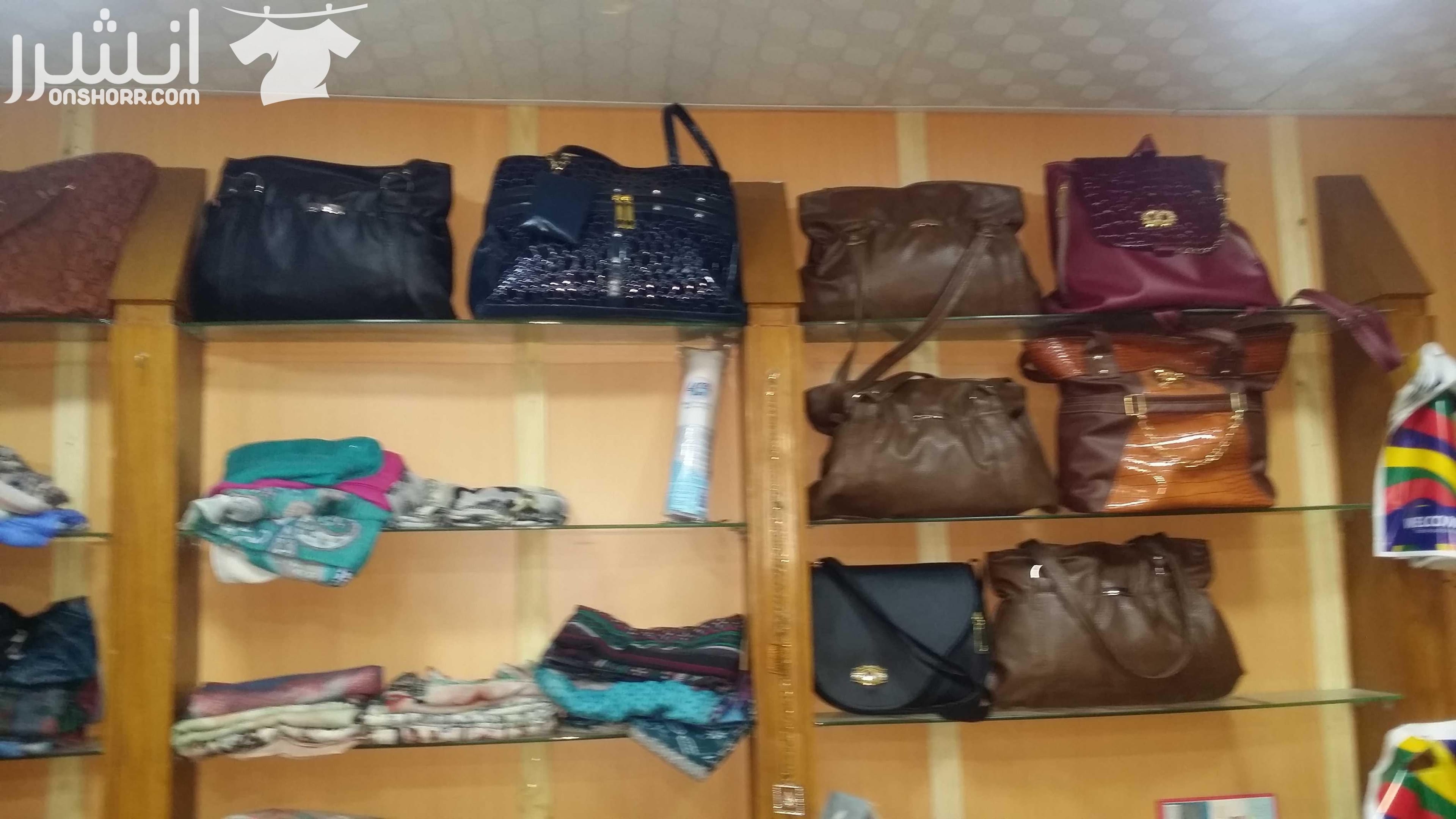 الوحدات مقابل البنك الاسلامي محل مكياجات واكسسورات البضاعه والدكيور للبيع والمحل للضمان للاستفسار 0799394973