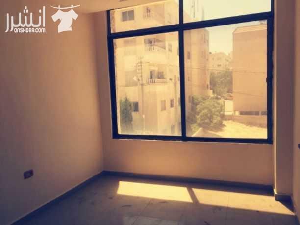 شقه للبيع (ضاحيه الاستقلال) بالقرب من مسجد أبو بكر الصديق. *مساحتهاا:135م. *مساحه غرف النوم:4×4..5×6. *غرفه نوم ماستر. *تمديدات تدفئه مركزي. *تمديدات تكيف. *ديكورات جبصين. *3حمامات (محابس ايطالي)....