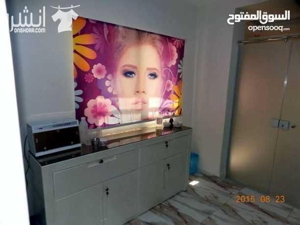 صالون نسائي مكون من عدة أقسام قسم مغربي والعنايه بالجسم(شامل غرفة بخار ) و مركز عناية بالبشره *مرخص من وزارة الصحه* ومجهز بأحدث الأجهزه،ركن للمانيكير والباديكير (spa chair) (اجهزه كهربائيه) وقسم للعنا...